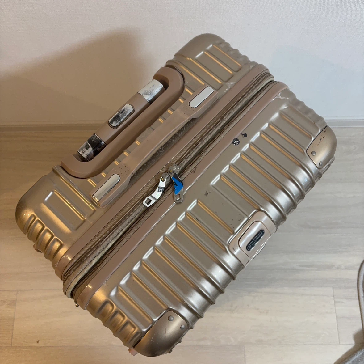スーツケース シャンパンゴールド TSAロック搭載の写真2枚目