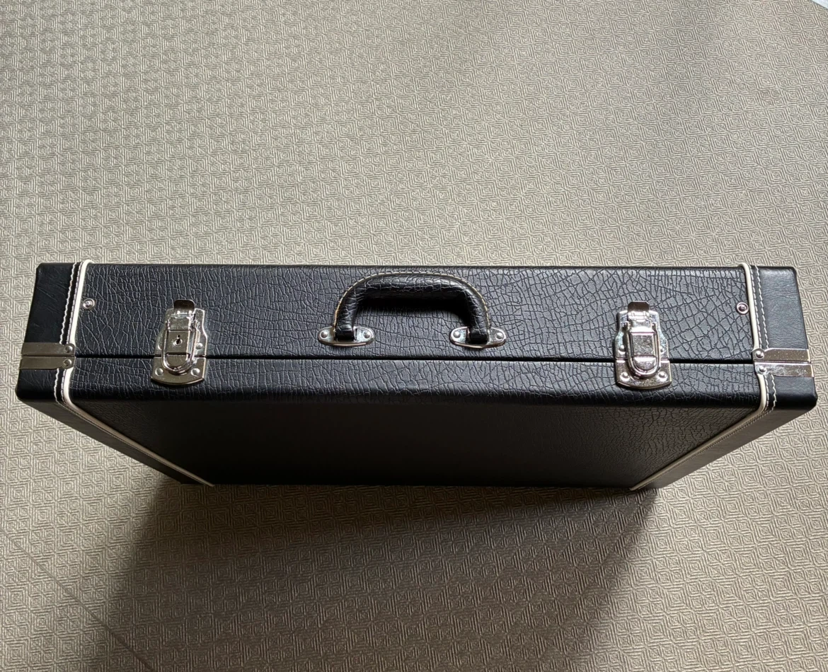 ギター用ハードケース 収納ケース ブラック美品の写真2枚目