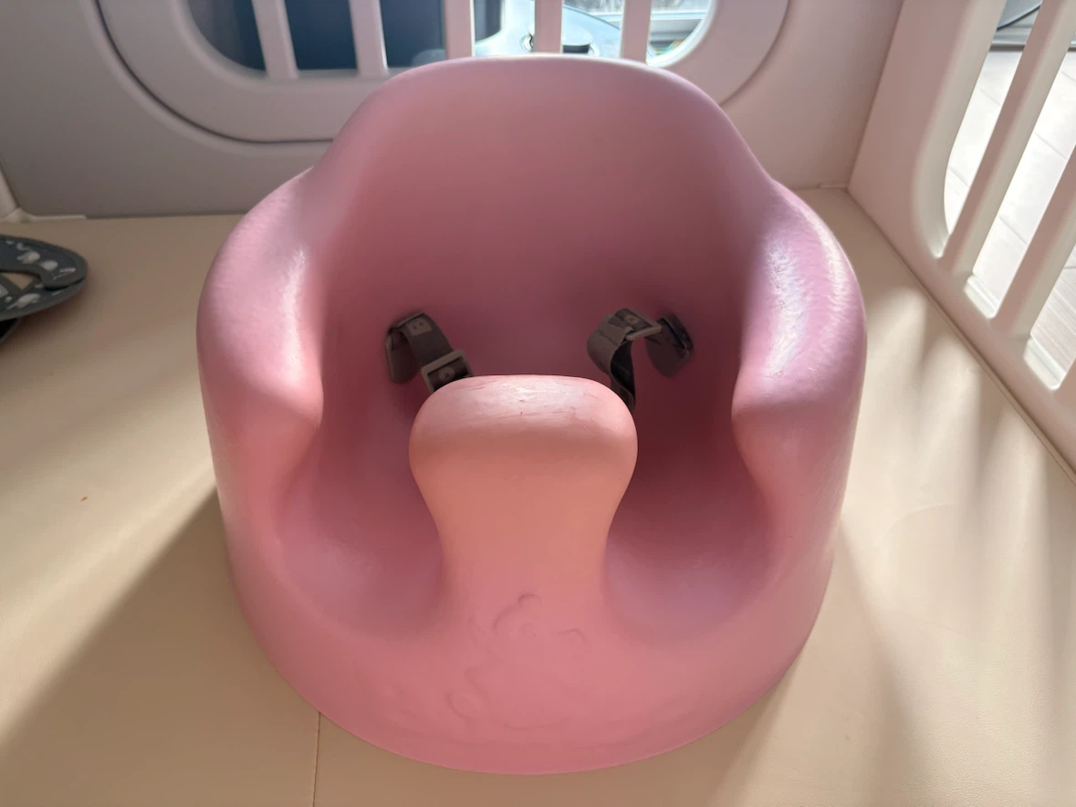 バンボ ベビーソファ ピンク　ベルト付き