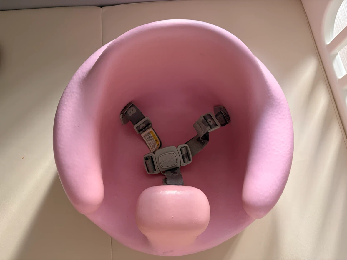 バンボ ベビーソファ ピンク　ベルト付きの写真2枚目