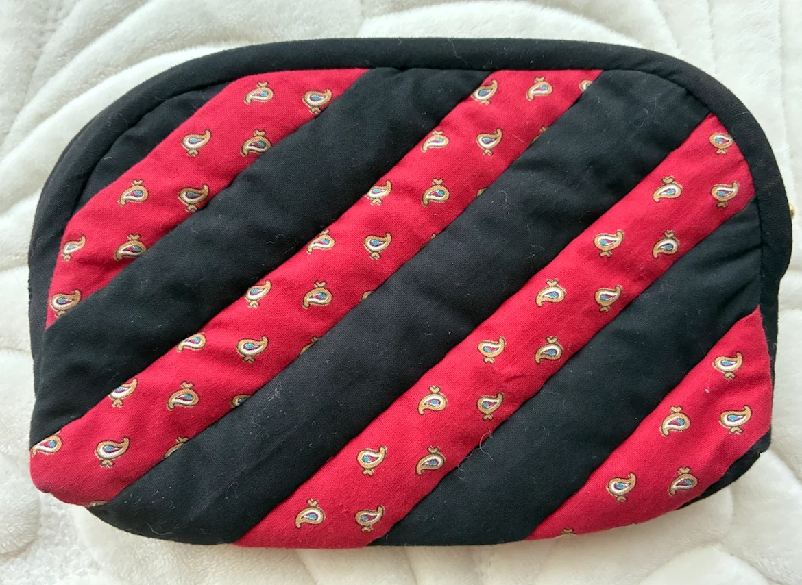 新品・未使用🌟裏地付きパッチワーク キルトポーチ ❣️