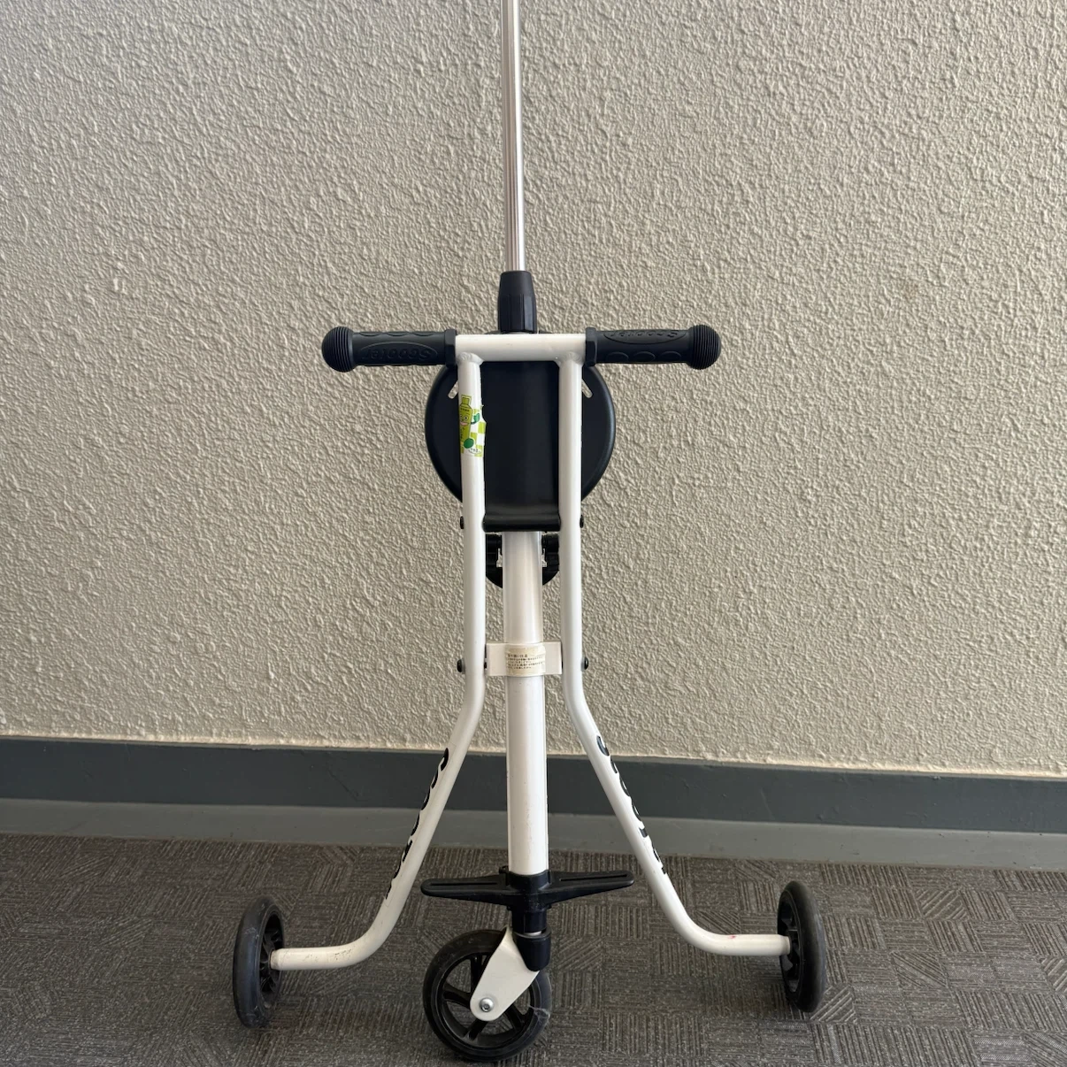 ハンディーキッズスクーター 3輪ベビーカー バギー 2.2kg コンパクト 超軽量 30kgまで 高さ調整可能の写真3枚目
