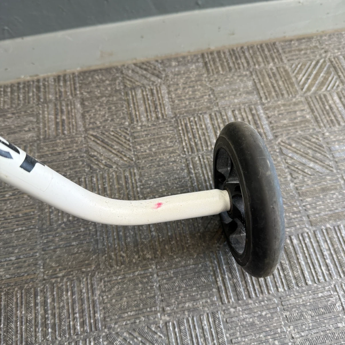 ハンディーキッズスクーター 3輪ベビーカー バギー 2.2kg コンパクト 超軽量 30kgまで 高さ調整可能の写真7枚目