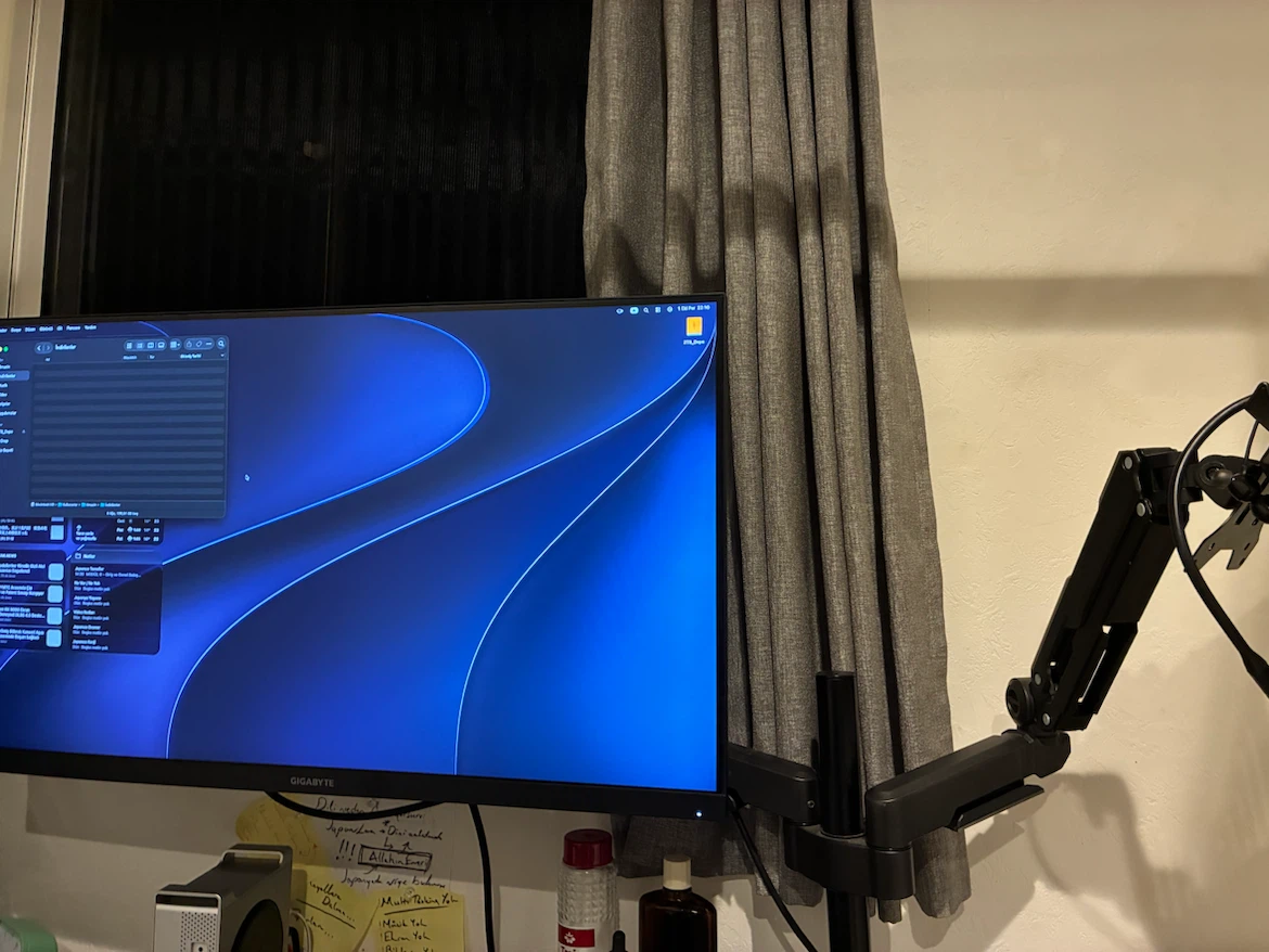 ギガバイト ゲーミングモニター GS32Qの写真2枚目
