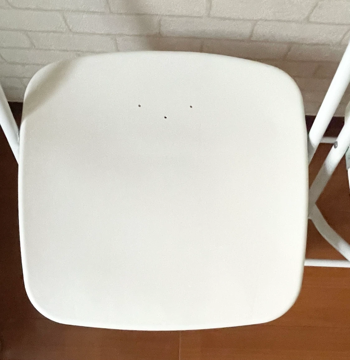 無印良品 スチールパイプ折りたたみチェア 樹脂座 白 3脚セットの写真5枚目