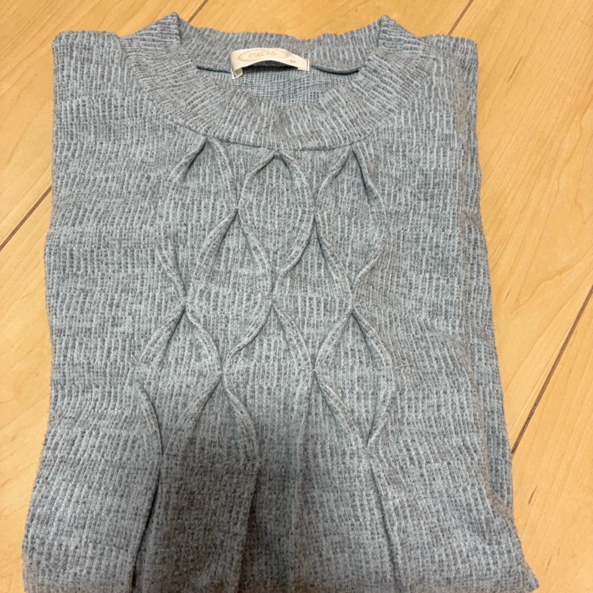 グレー 長袖 ニット カットソー Mサイズの写真4枚目