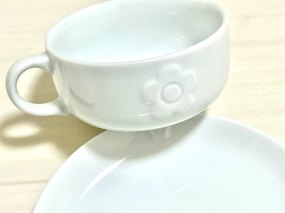 【美品】マリークワント スープカップ ティーカップ&ソーサー ペア 2客セット 白 デイジー 2005 ノベルティ 非売品の写真2枚目