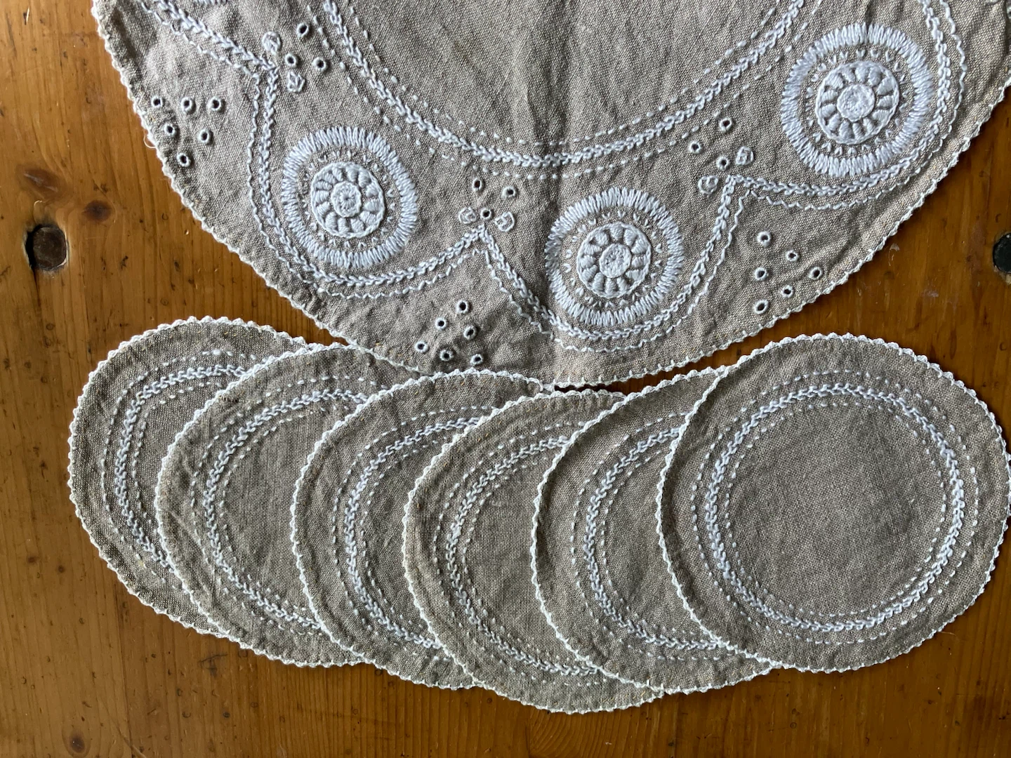 刺繍入り ランチョンマット コースター セット🍽️の写真2枚目