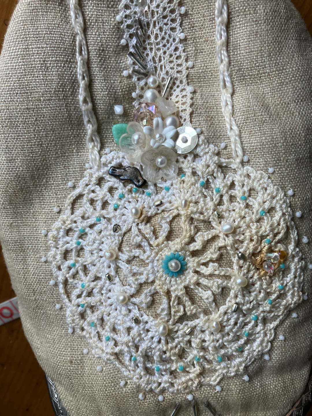 がま口ポーチ 花柄 ビーズ刺繍ポシェットの写真5枚目
