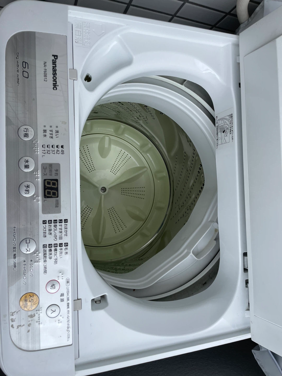 パナソニック 全自動洗濯機 NA-F60B12 6kgの写真2枚目