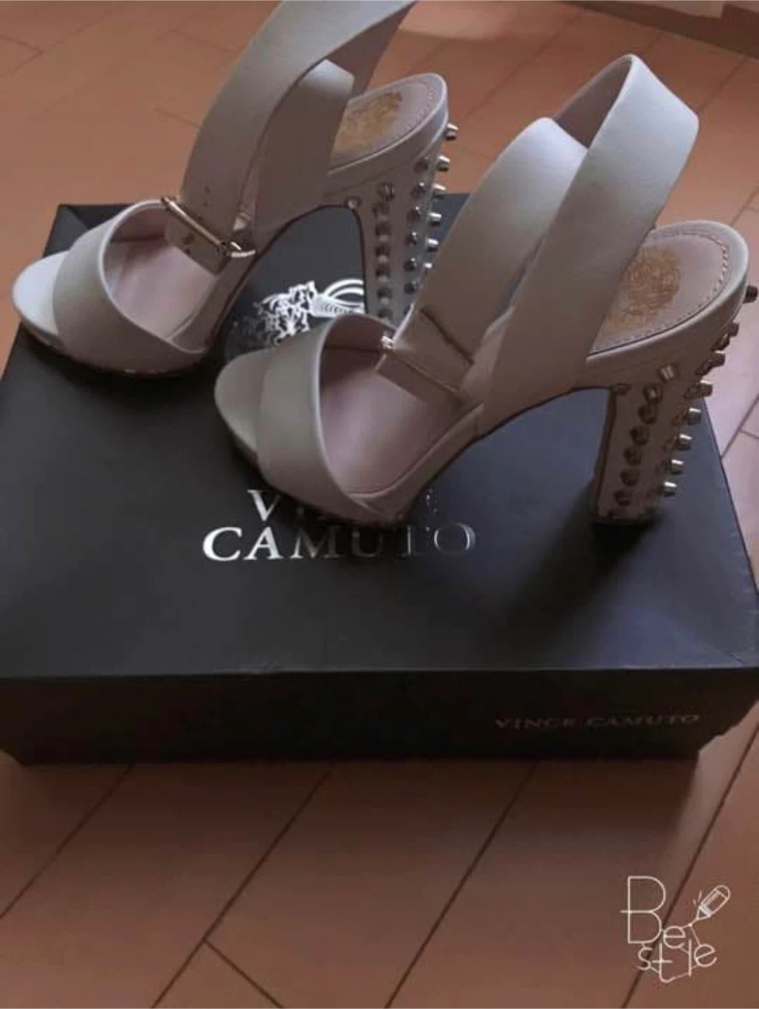新品★ 本革 VINCE CAMUTO ヴィンスカムート スタッズ サンダル