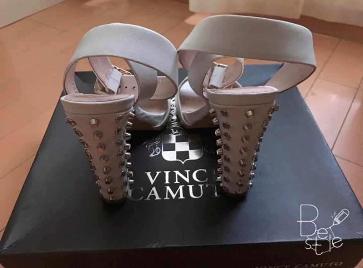 新品★ 本革 VINCE CAMUTO ヴィンスカムート スタッズ サンダルの写真2枚目
