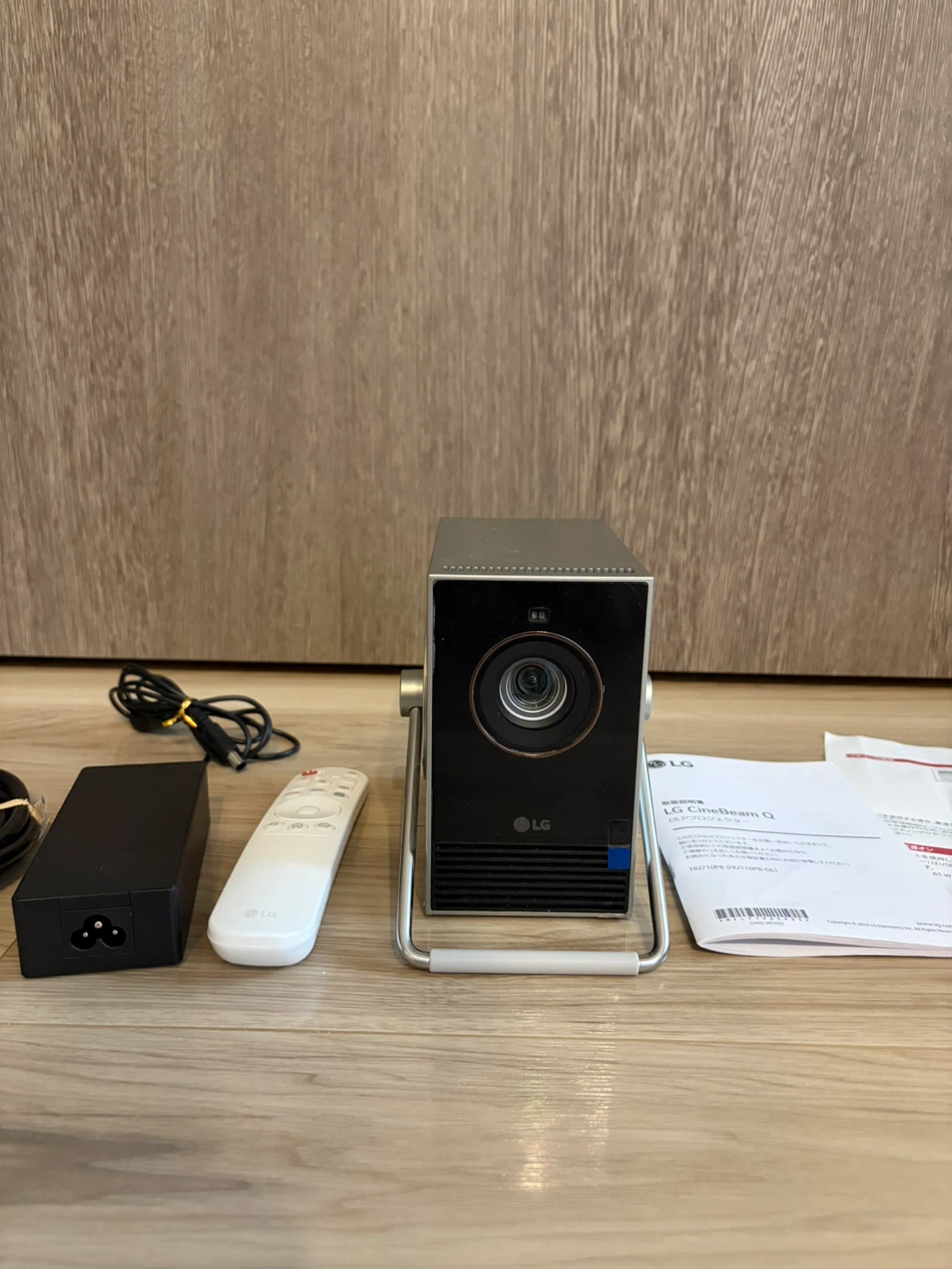 【超美品】LG CineBeam Q 4Kプロジェクター