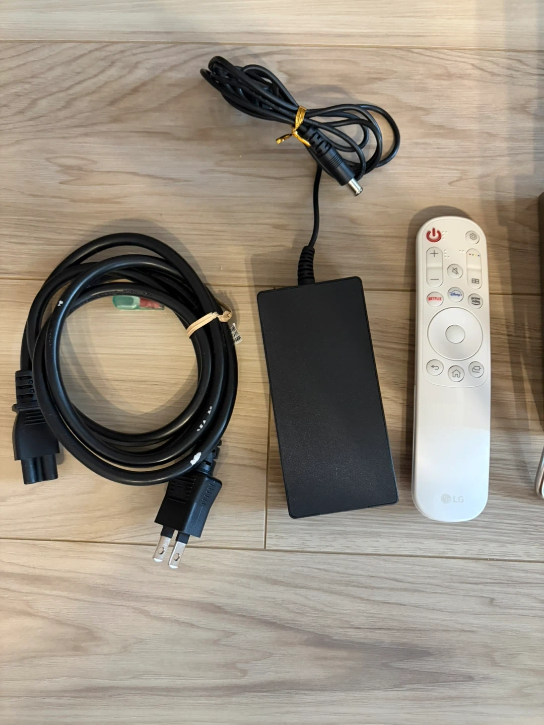 【超美品】LG CineBeam Q 4Kプロジェクターの写真3枚目