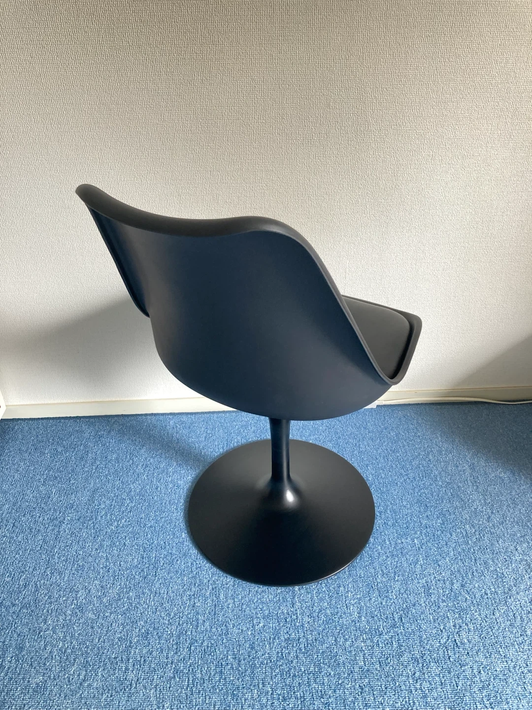 チューリップチェア 360度回転式 ブラックの写真2枚目