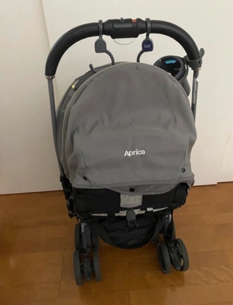 アップリカ ベビーカー グレーの写真3枚目