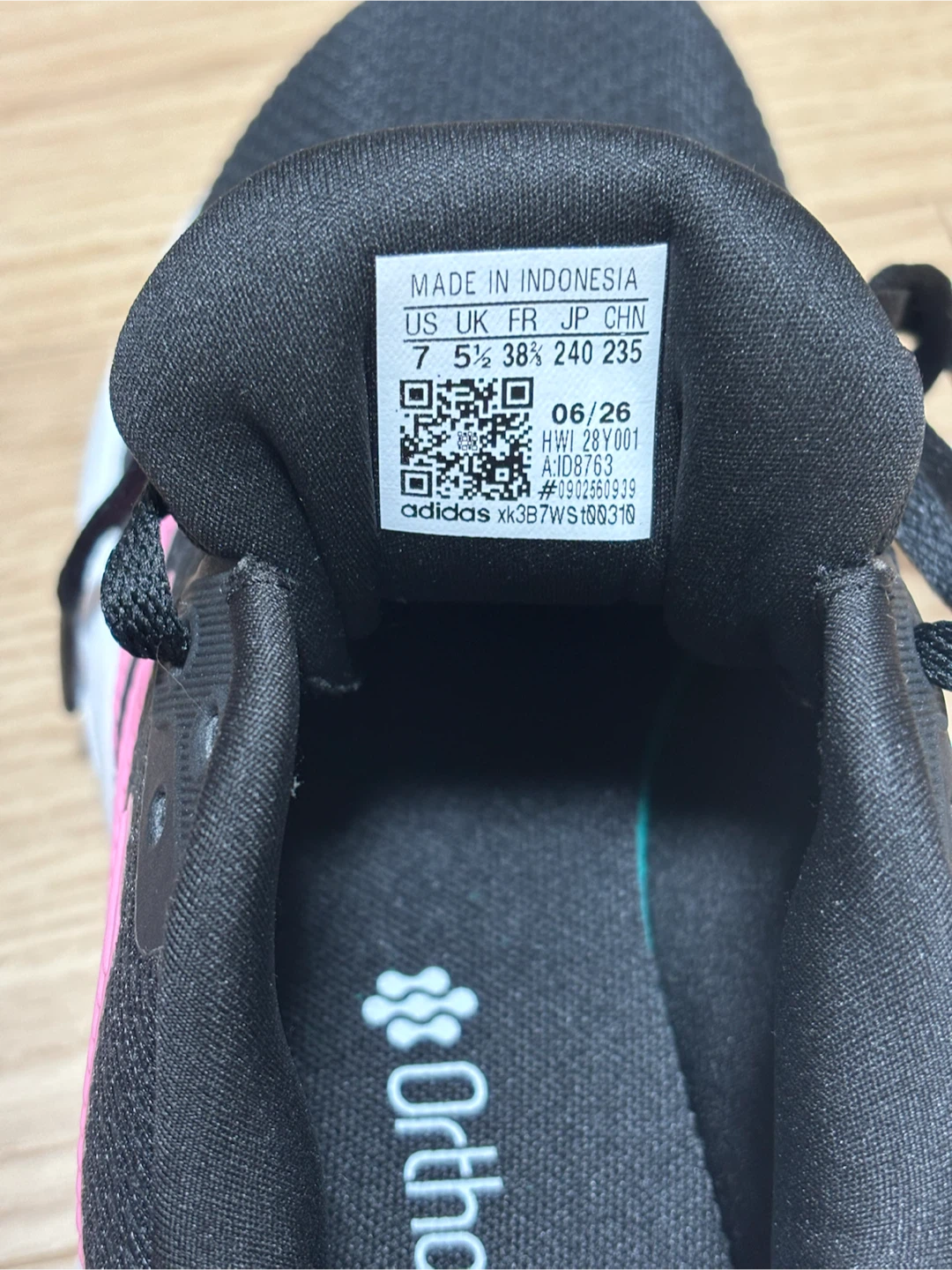 (Adidas)(新品)アディダス レディース スニーカー 24cm ブラック ピンクの写真3枚目
