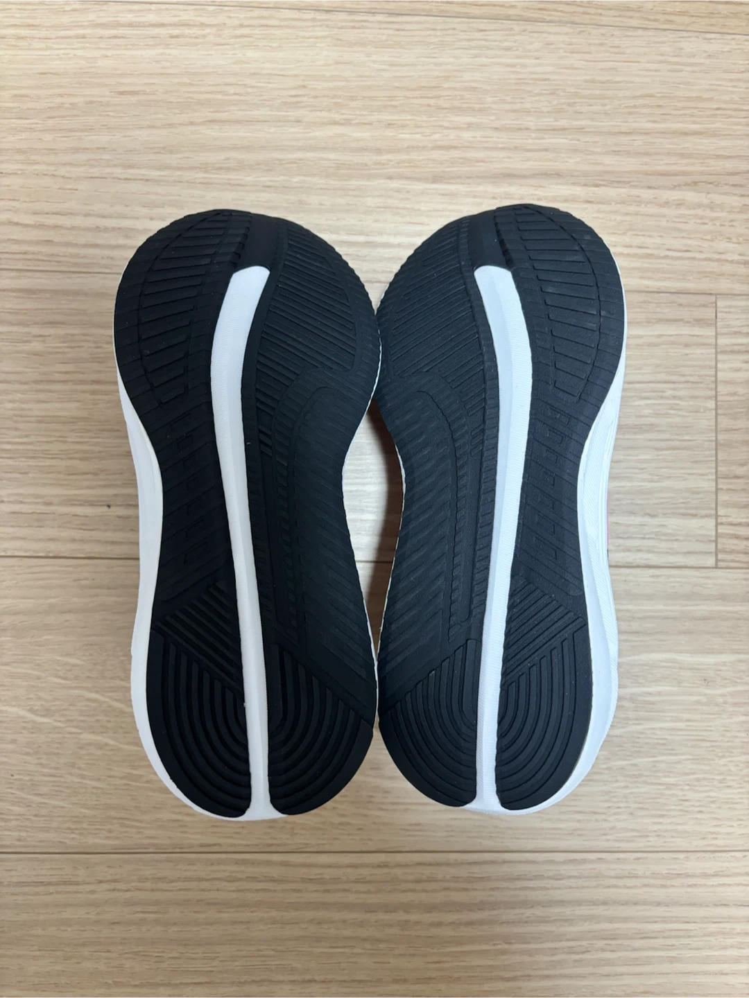 (Adidas)(新品)アディダス レディース スニーカー 24cm ブラック ピンクの写真4枚目