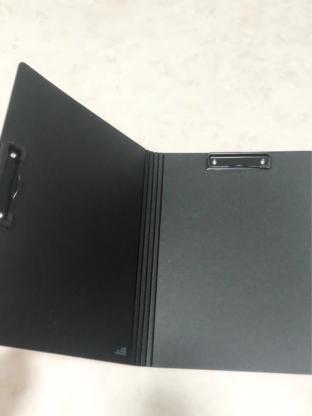 文具の両開きバインダー 赤色です♪