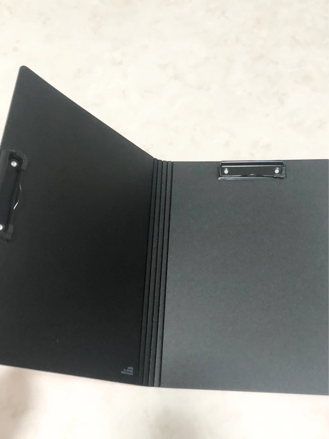 文具の両開きバインダー 赤色です♪
