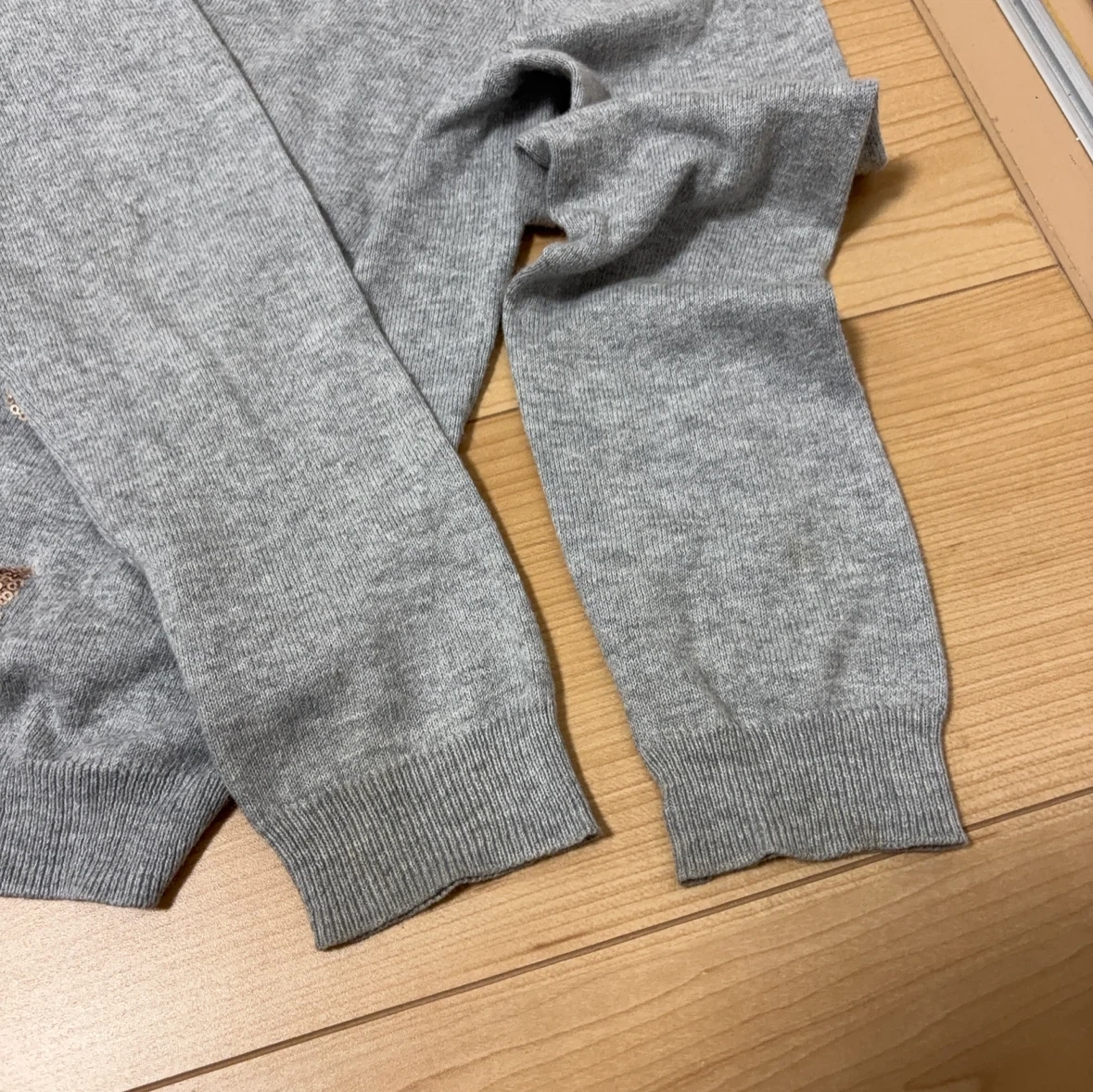 H&M エイチアンドエム カーディガン グレー スパンコールの写真2枚目