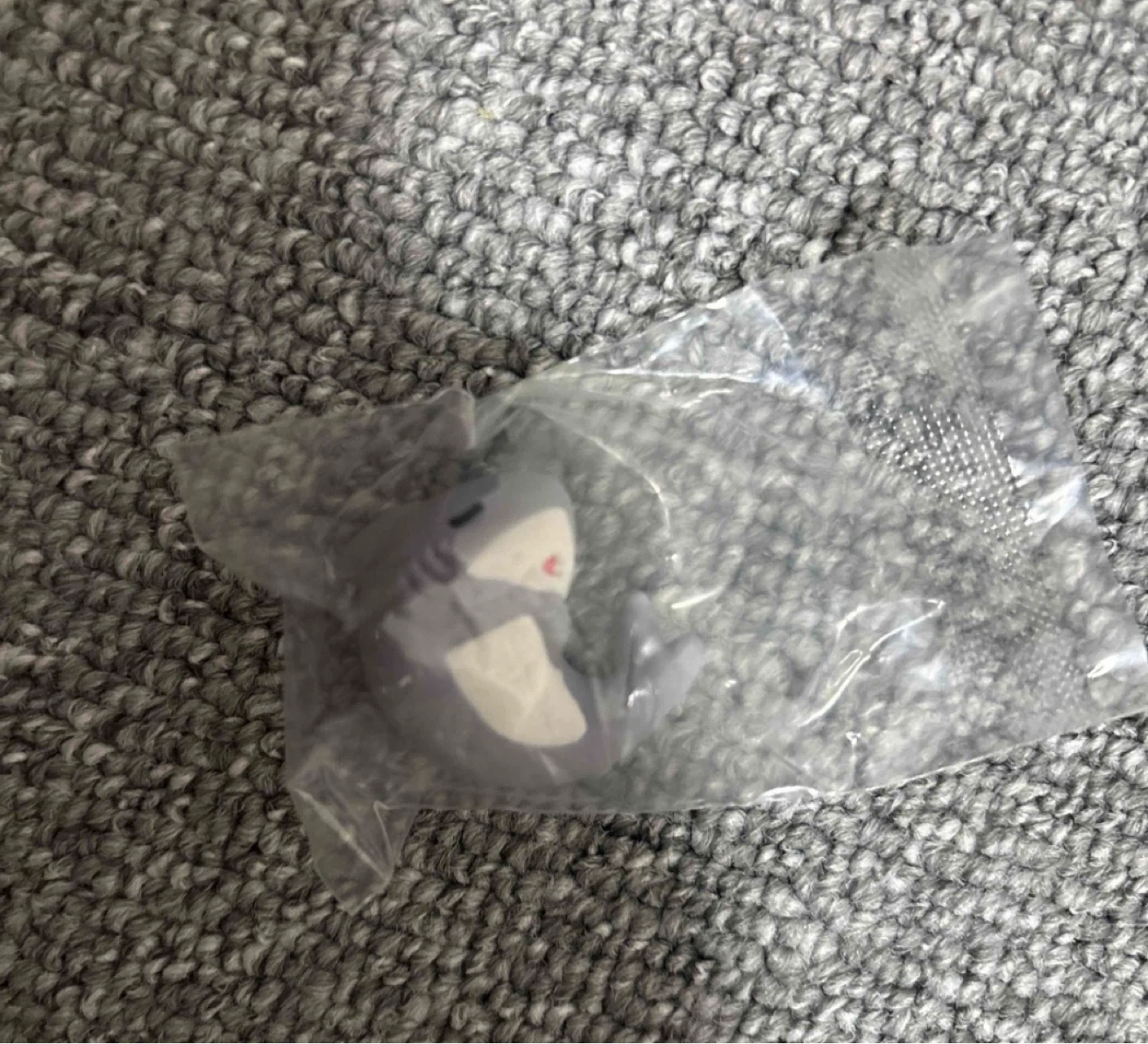 小さいサメ5点セット!(目印チャームは3点で、残り2点はフィギュアです)の写真3枚目