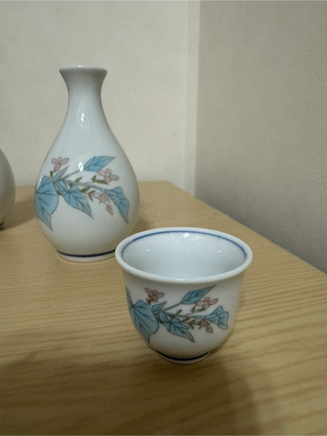酒器セット 徳利2本 猪口5客 花柄の写真3枚目