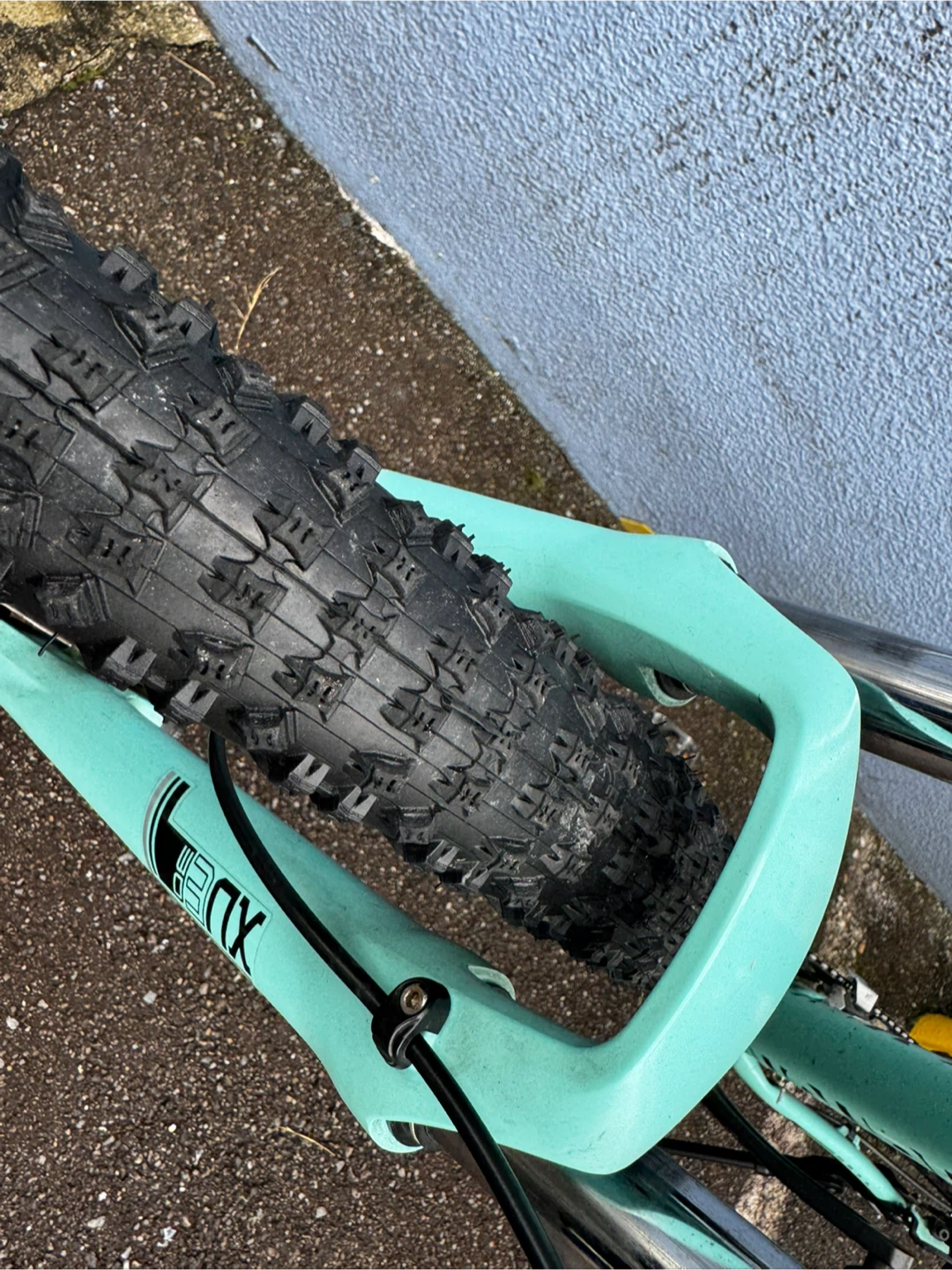 室内保管: ビアンキ KUMA 27.5 マウンテンバイクの写真8枚目