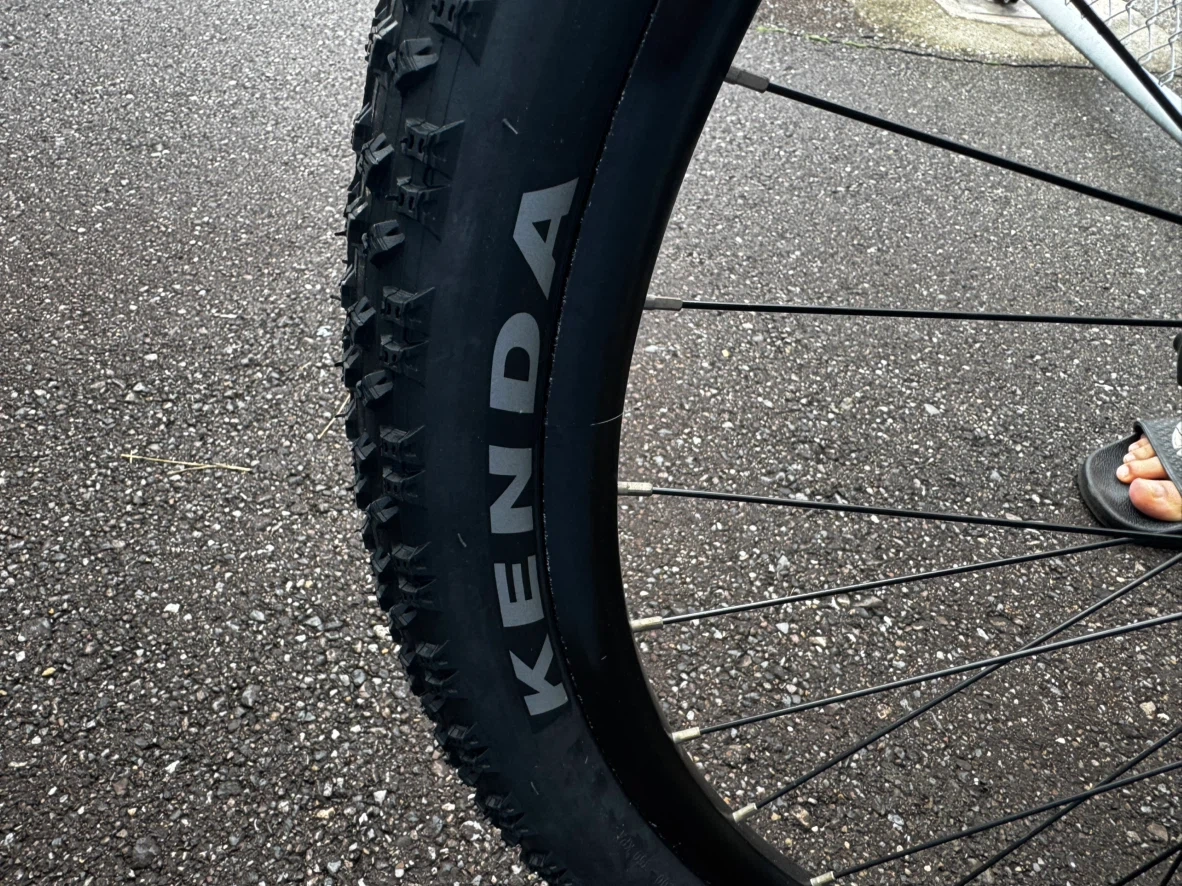室内保管: ビアンキ KUMA 27.5 マウンテンバイクの写真9枚目