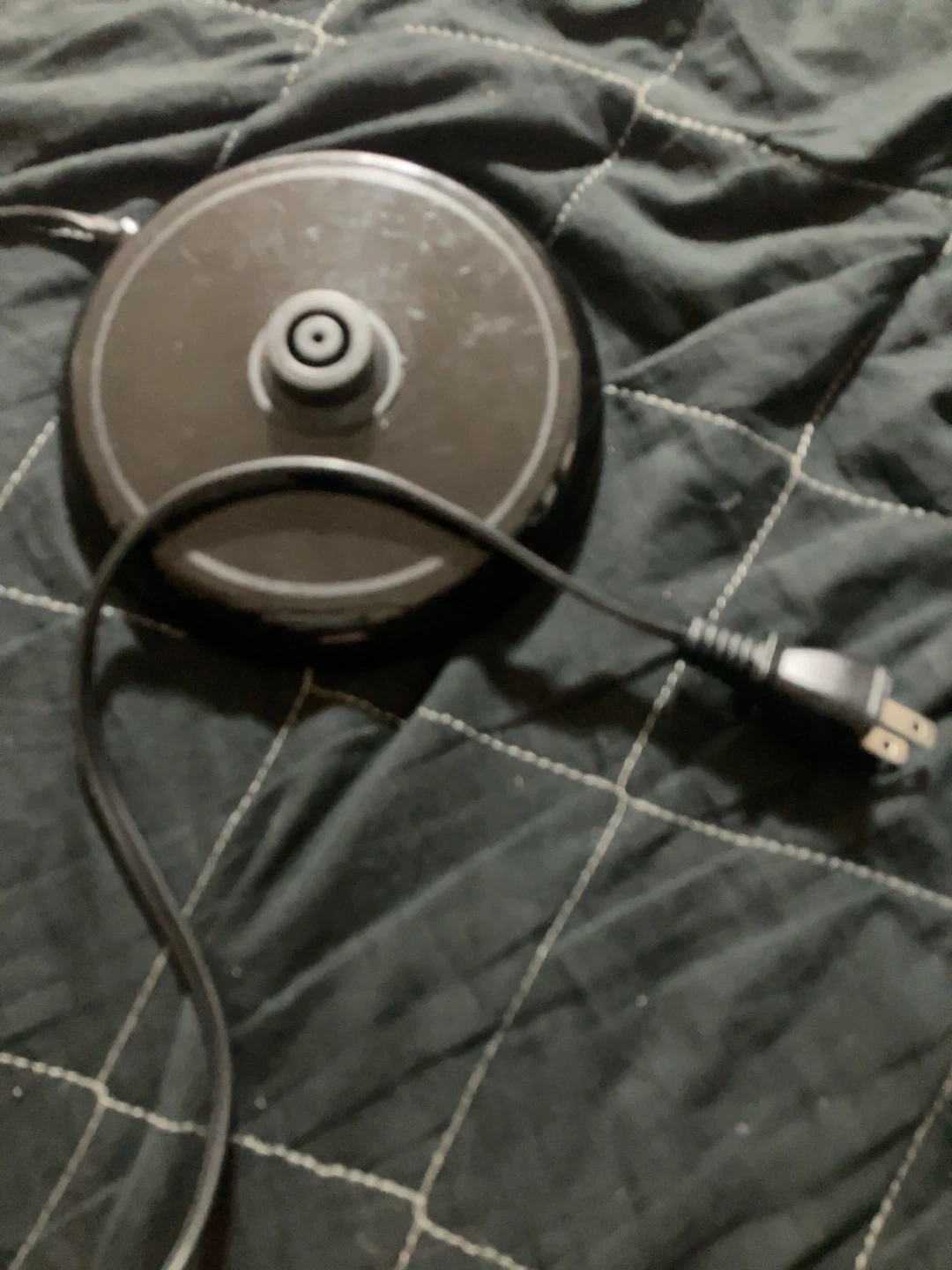 KOM 電気ケトル HKT-100 ブラック 1リットルの写真4枚目