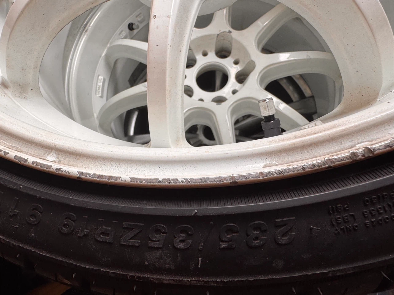 ワーク エモーション D9R 19インチ 9.5J ホワイトの写真2枚目