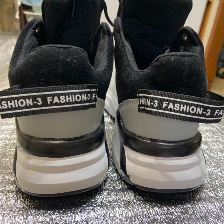 スニーカー 39サイズ ホワイト×ブラックの写真3枚目