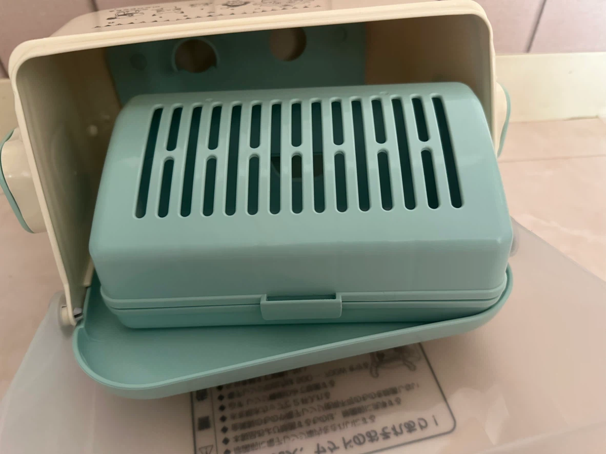 コンビ モンポケ 電子レンジ除菌＆保管ケースの写真2枚目