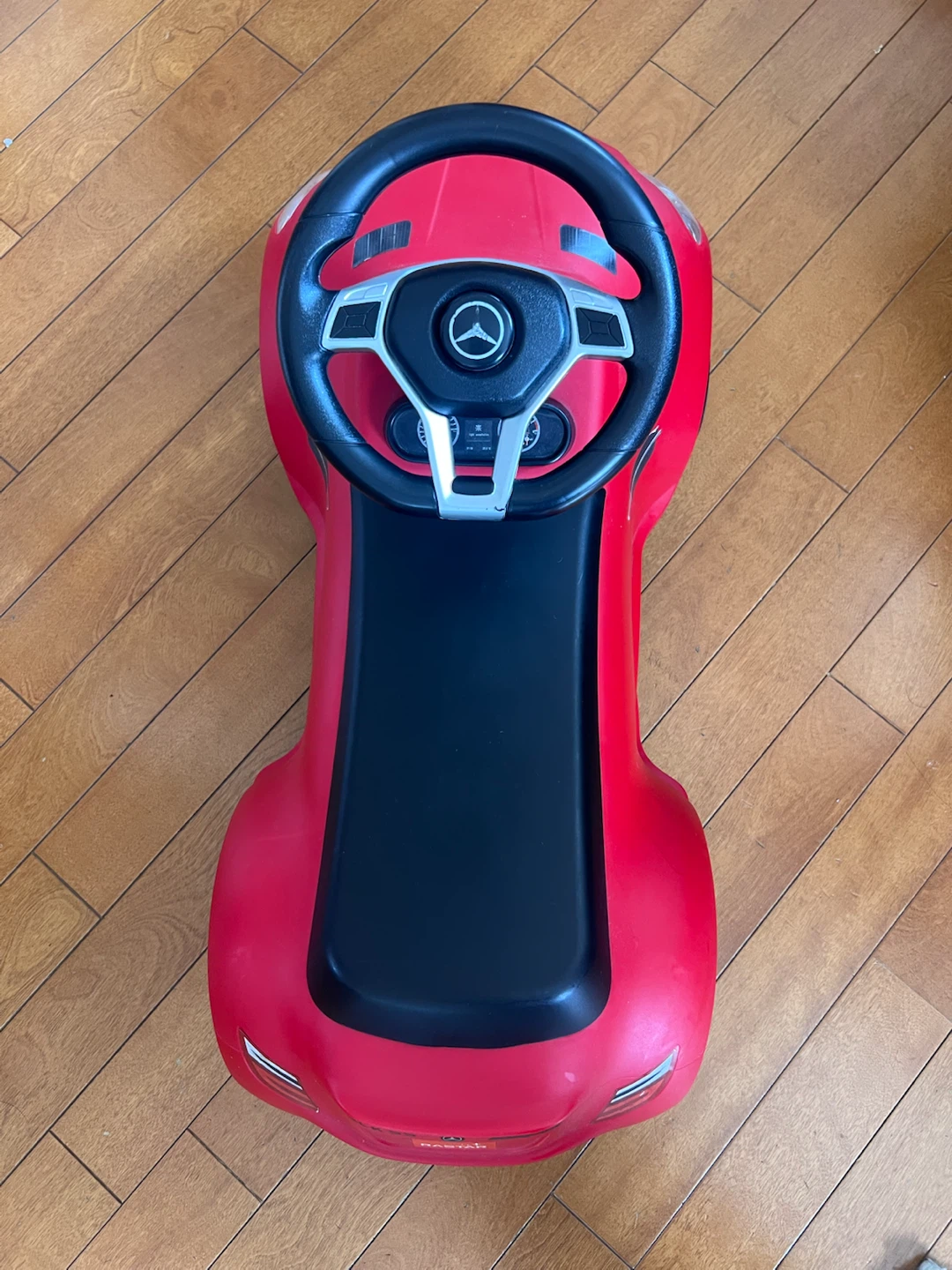 メルセデス・ベンツ 足けり乗用玩具 赤の写真3枚目