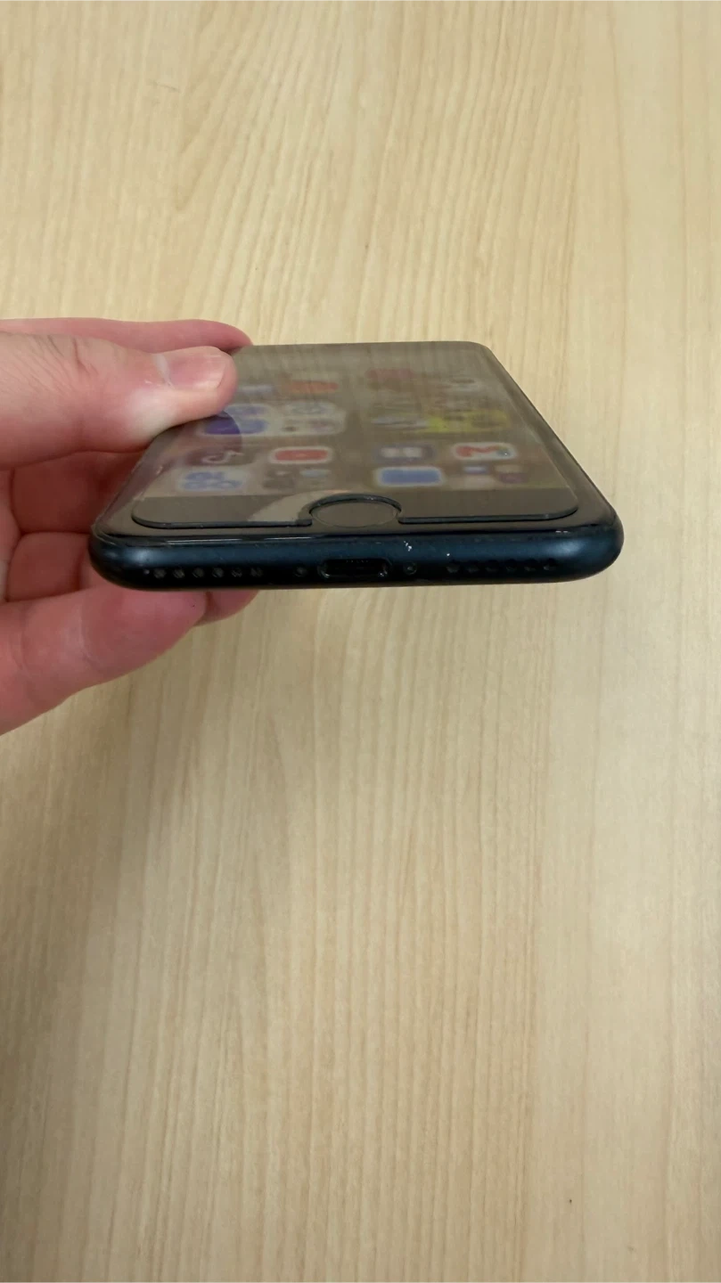 iPhone SE第三世代 64GB ブラックの写真4枚目