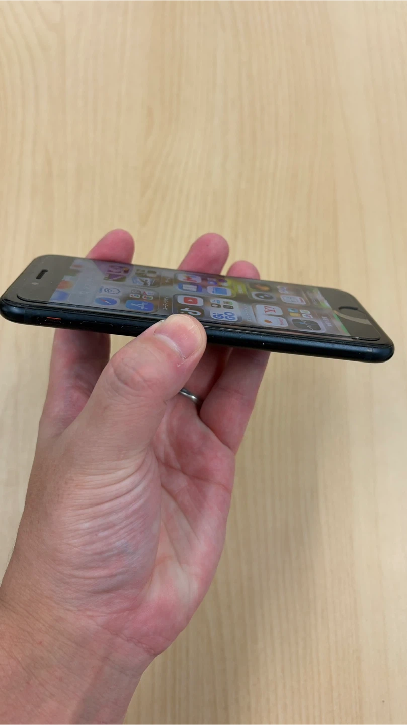 iPhone SE第三世代 64GB ブラックの写真5枚目