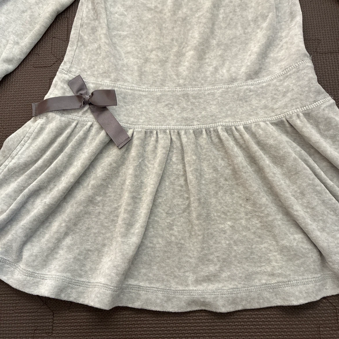 DAISY LOVERS チュニック グレー ベロア調 120の写真4枚目