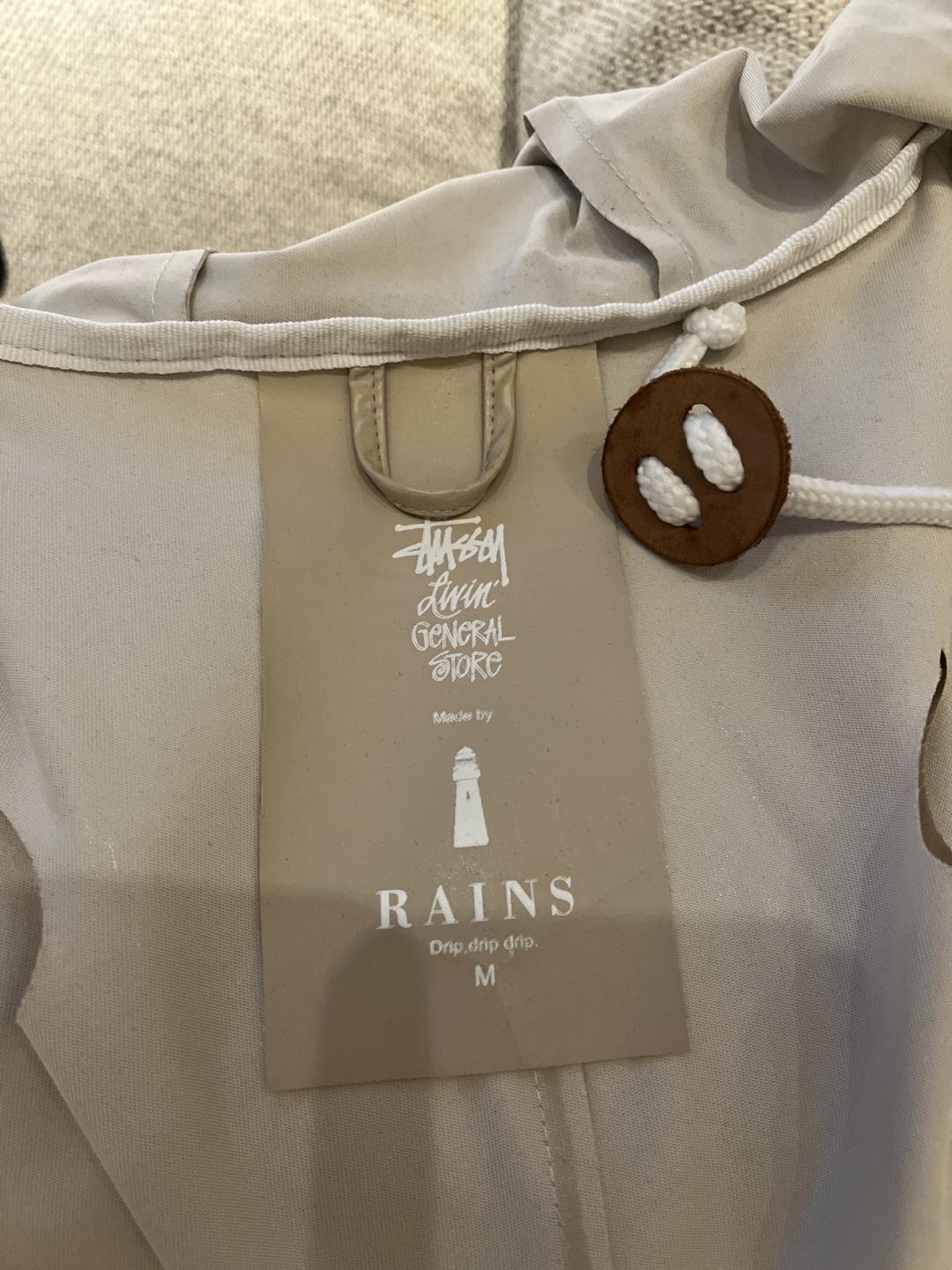 stussy STUSSY ステューシー リビン × レインズ レインジャケット Mサイズ ベージュの写真5枚目