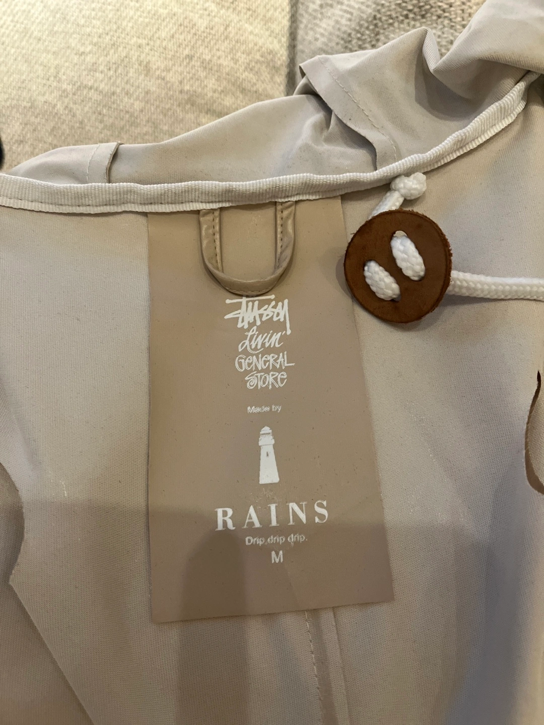 stussy STUSSY ステューシー リビン × レインズ レインジャケット Mサイズ ベージュの写真5枚目