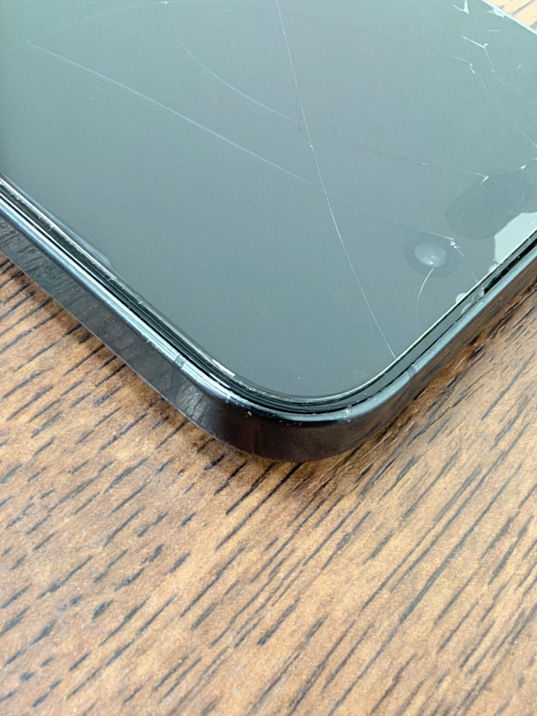 iPhone 16 Pro 128GB 表裏ともに割れありの写真6枚目