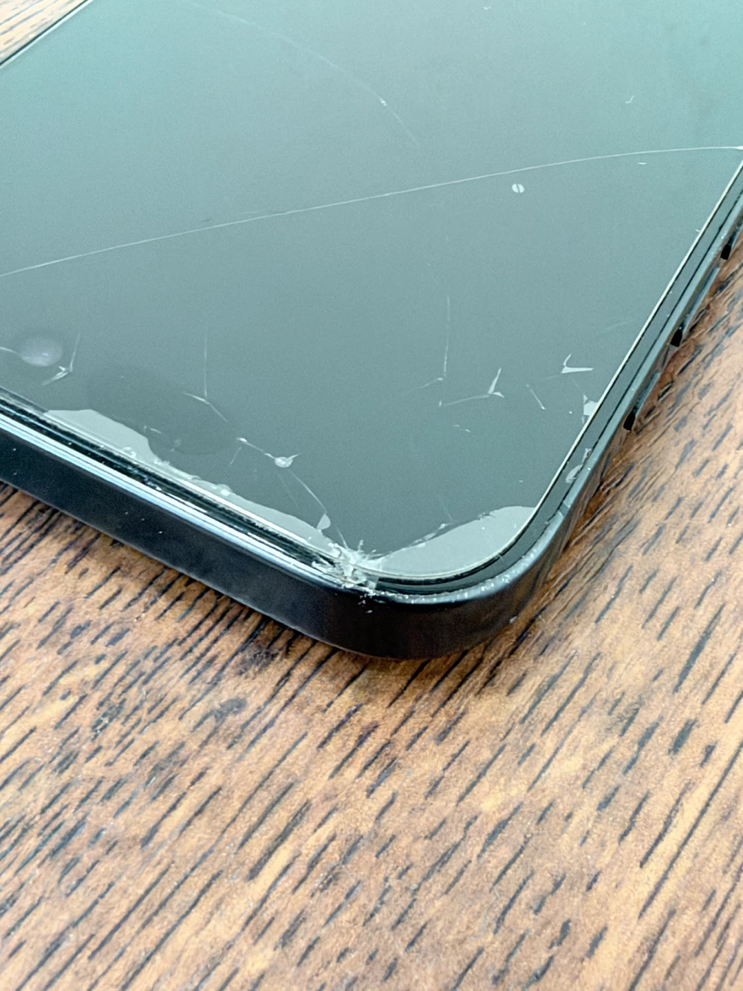 iPhone 16 Pro 128GB 表裏ともに割れありの写真7枚目
