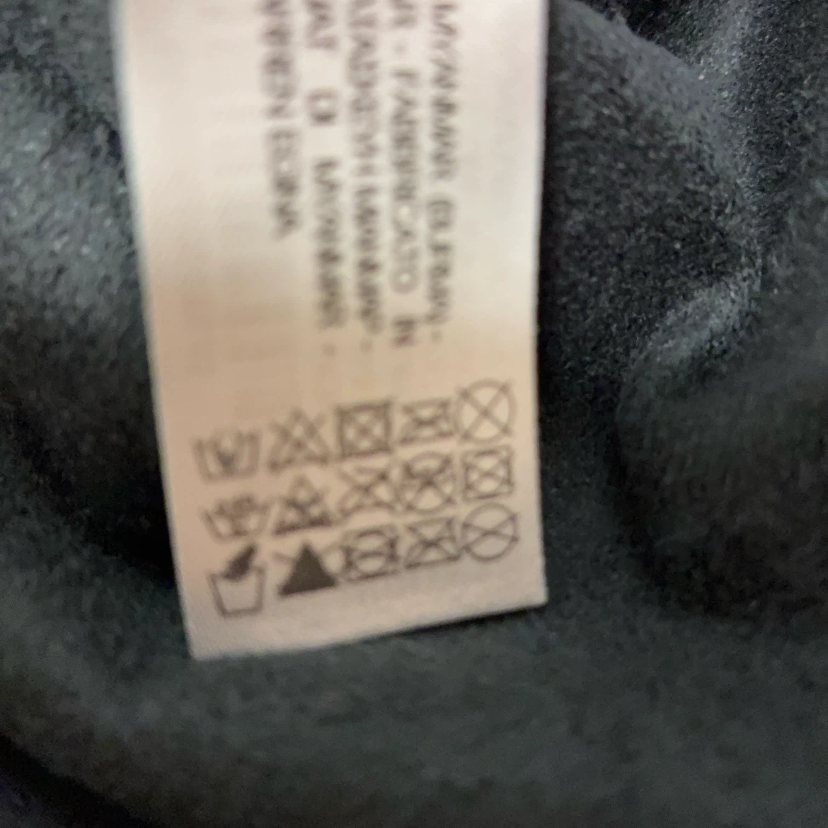 ZARA  フェイクレザーショートパンツ 黒の写真3枚目
