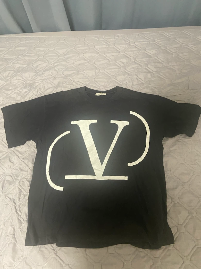 valentinoヴァレンティノ Vロゴ Tシャツ ブラック Sサイズ
