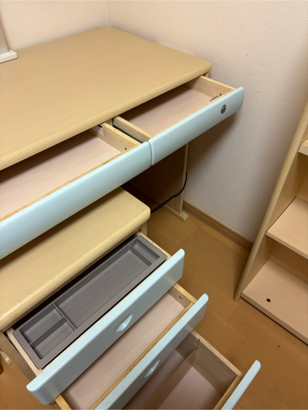 コイズミ 学習机 デスク&シェルフセットの写真6枚目