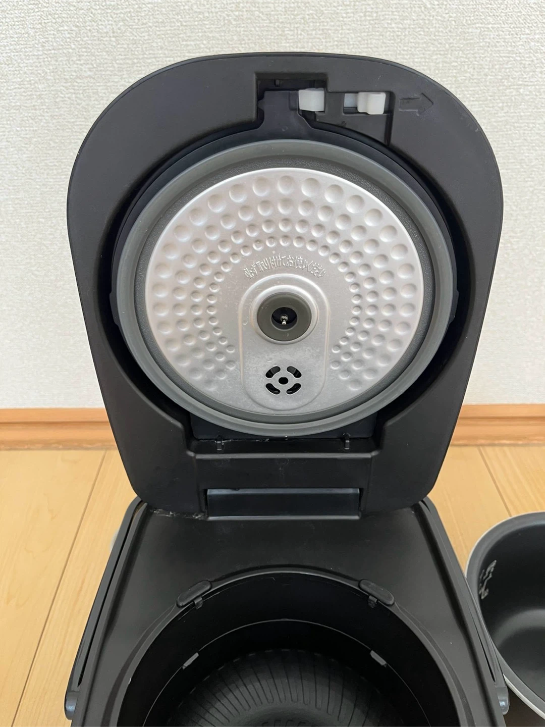 アイリスオーヤマ IH炊飯器 BLRC-IK30の写真3枚目