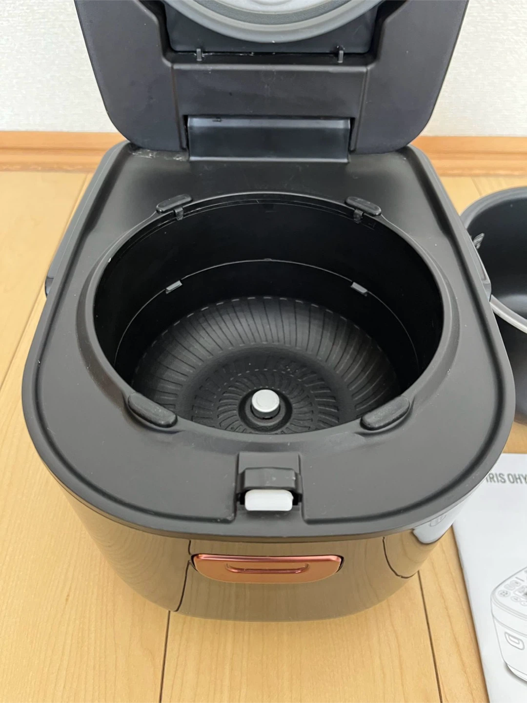 アイリスオーヤマ IH炊飯器 BLRC-IK30の写真4枚目