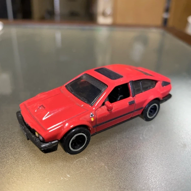 アルファロメオ GTV ミニカー 赤