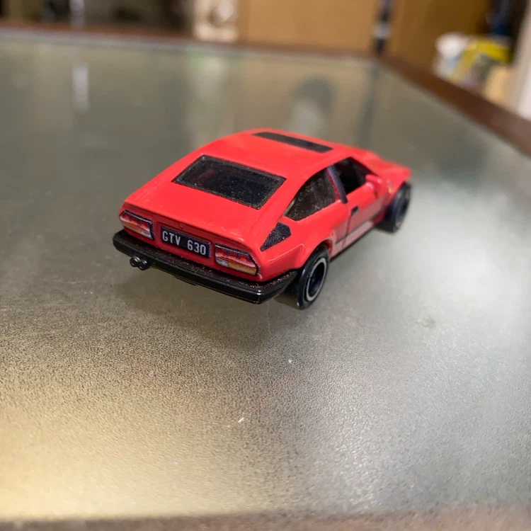 アルファロメオ GTV ミニカー 赤の写真2枚目