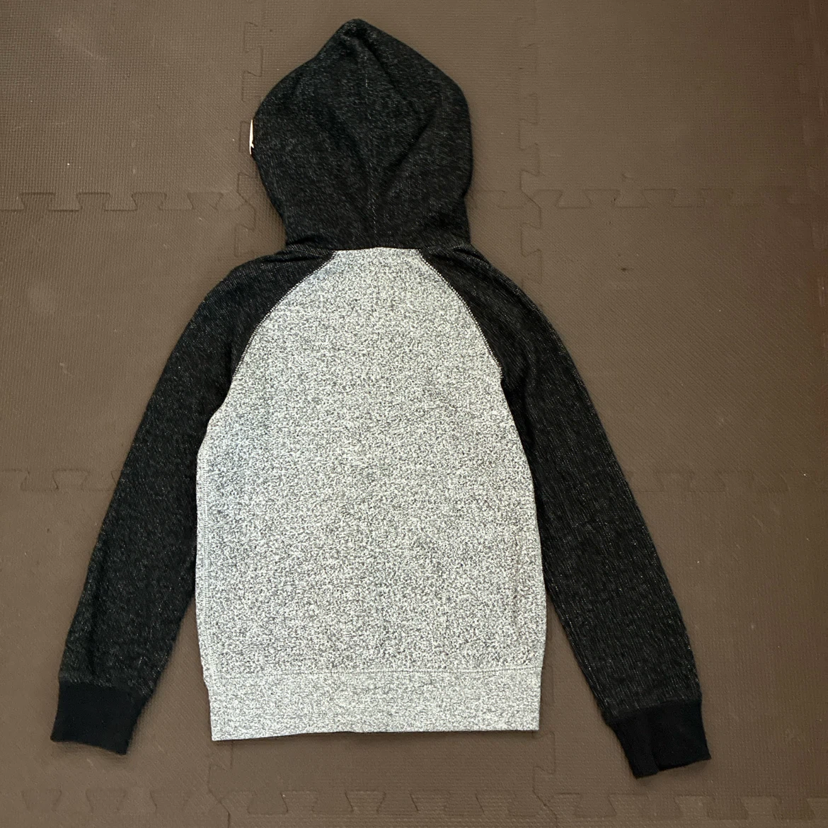 Roots kids ルーツ ジップアップパーカー　M 7-8yの写真2枚目