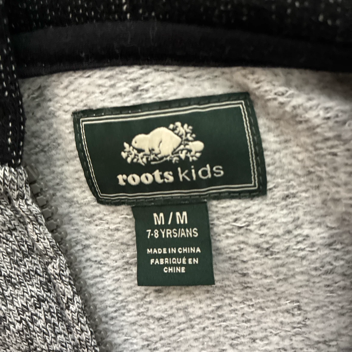 Roots kids ルーツ ジップアップパーカー　M 7-8yの写真4枚目